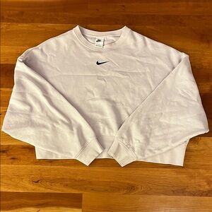 Nike Women's lilac Crew Neck sweatshirt